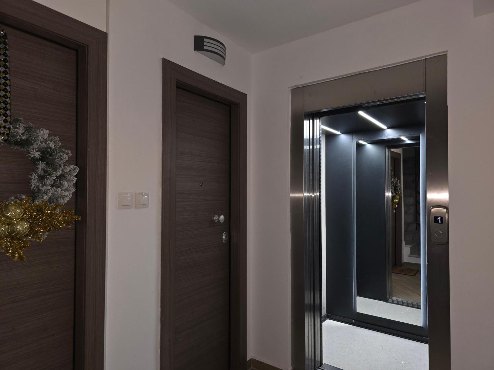 Gpxclr Microluxesuite Apartment Larissa